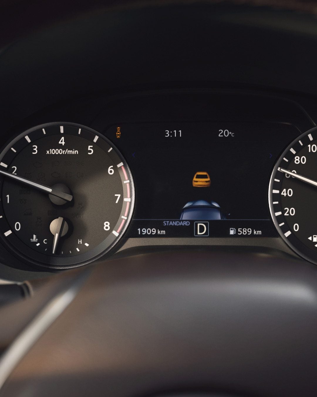 Sistema de frenado de emergencia delantero INFINITI QX50 2025 que monitorea los vehículos que se encuentran delante