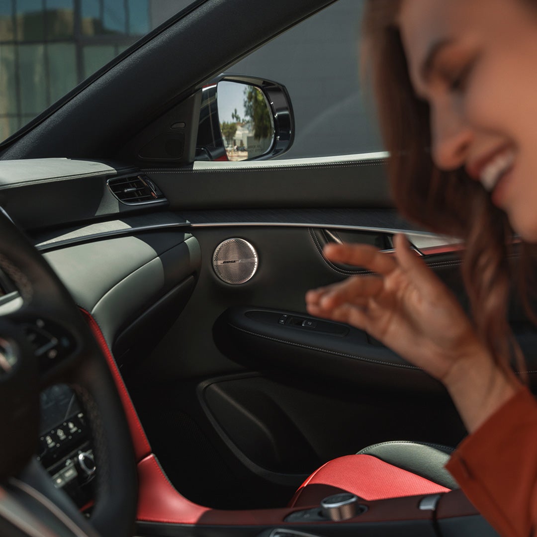 El interior del INFINITI QX50 2025 refleja un estilo de vida activo con tecnología para vidas ocupadas